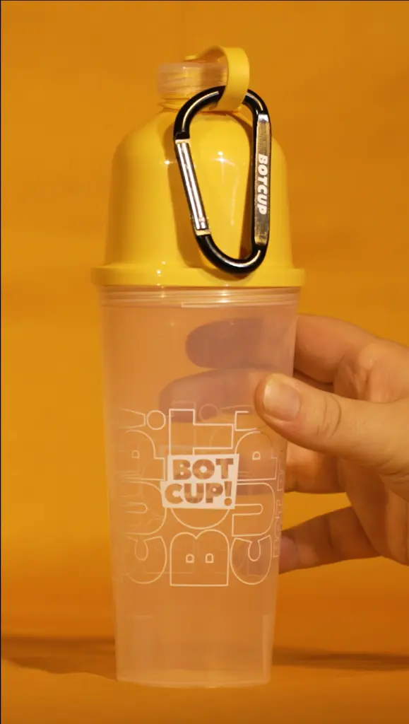 botcup jaune fond jaune 2.webp